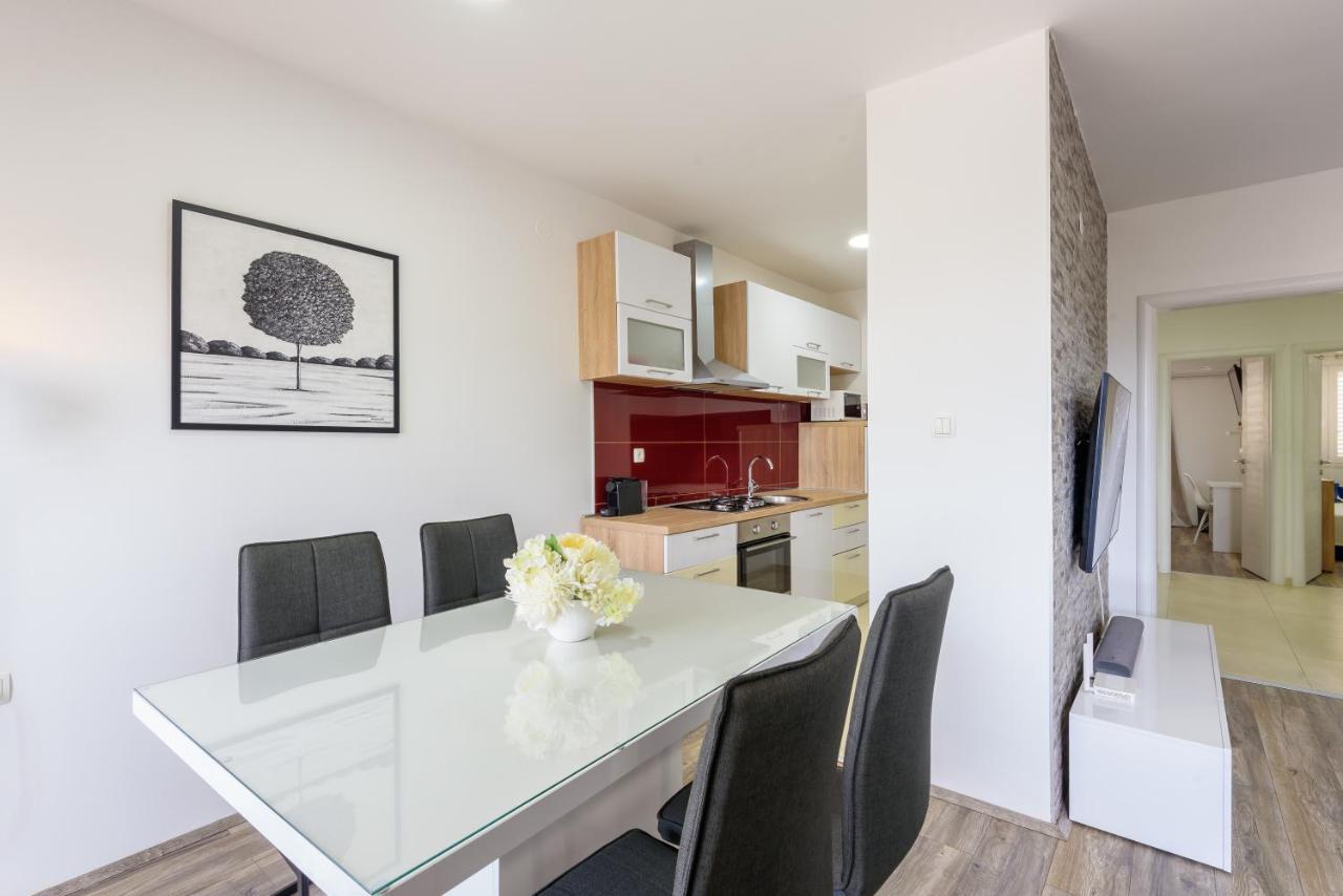 Apartment Tina Ploce  Exteriér fotografie